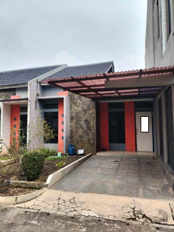 disewakan rumah komplek cihanjuang