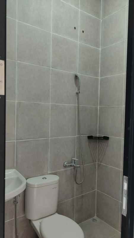 disewakan rumah regency one