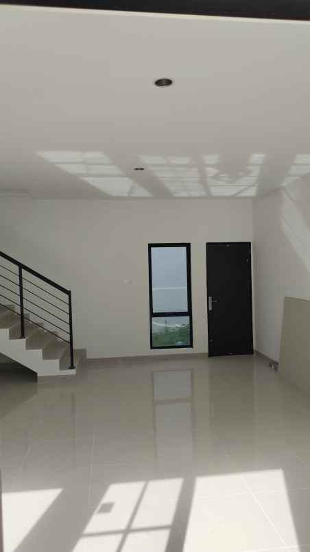 disewakan unit townhouse di central raya tiban