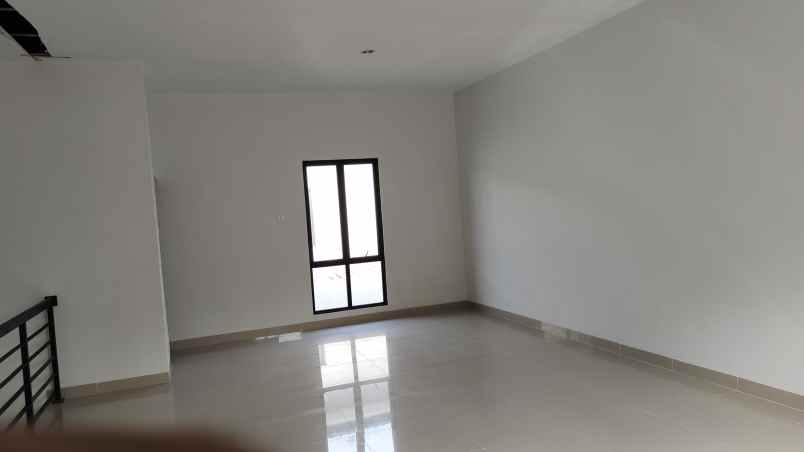 disewakan unit townhouse di central raya tiban