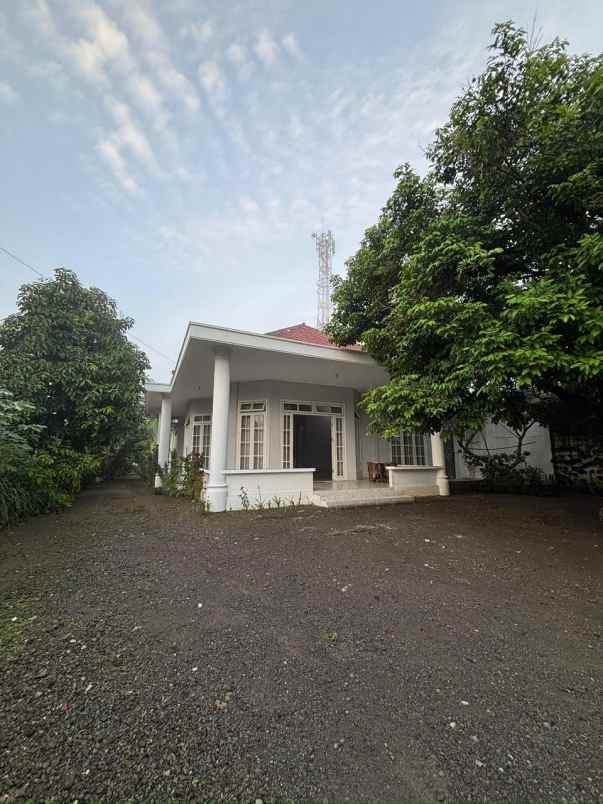 jual rumah bagus shm di raya wr supratman kota blitar