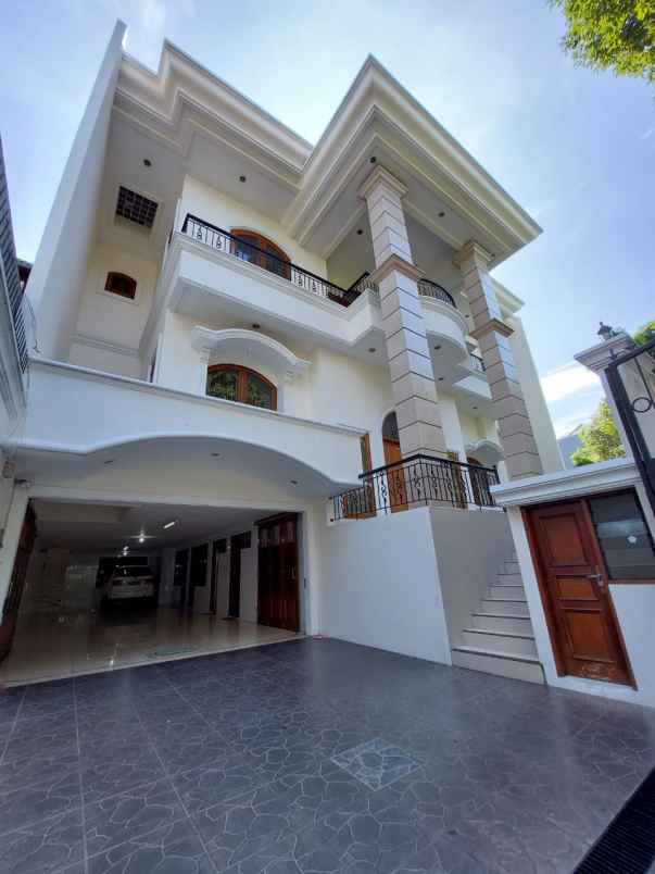 jual rumah mewah istimewa kawasan elit