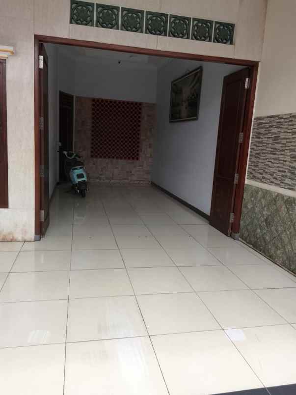jual rumah pinggir jalan dengan roof top di lubang