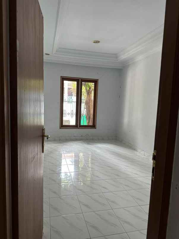 jual rumah taman ratu jak bar