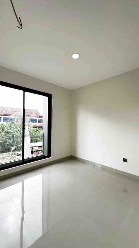 kayu manis bellevue rumah 2 lantai nempel bintaro