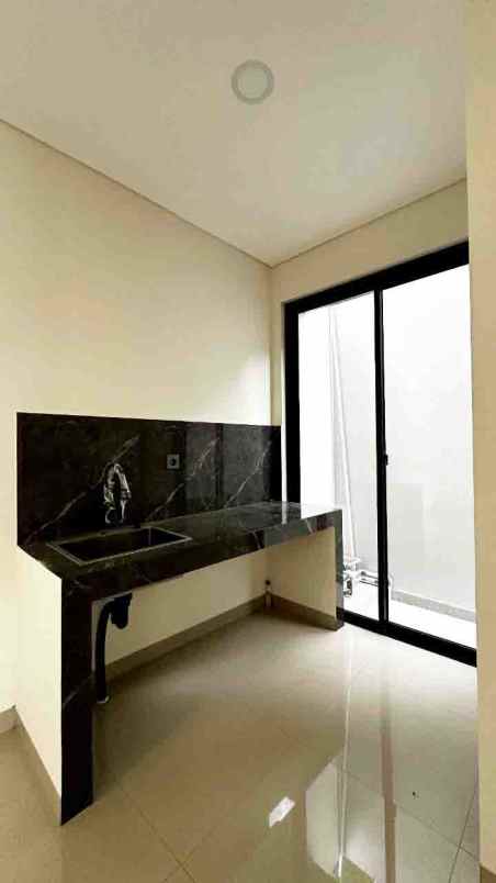 kayu manis bellevue rumah 2 lantai nempel bintaro