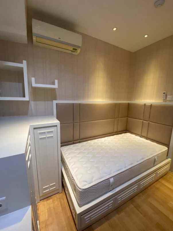 khusus sewa the peak apartment full furnished komplit