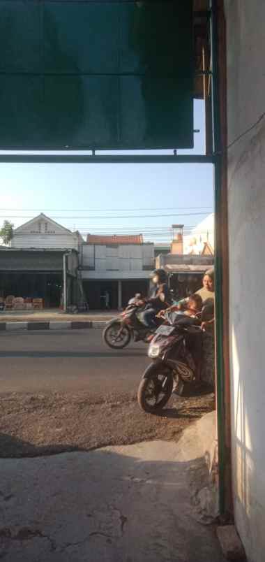 ruko komersil strategis dekat jalan raya utama cirebon