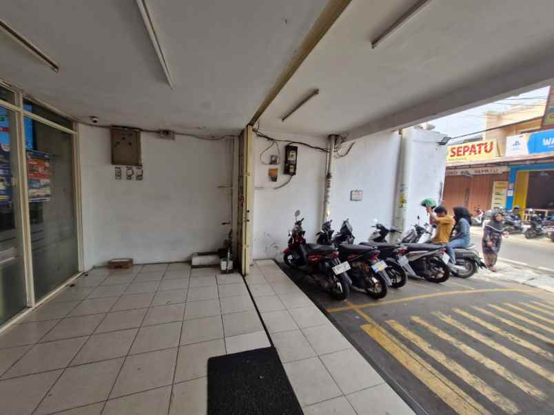 ruko lebar 8 di sumur batu kemayoran jakarta pusat
