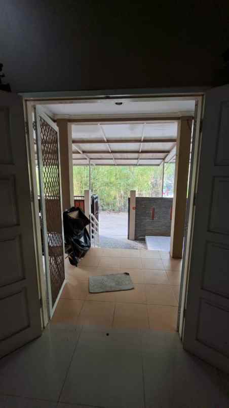 rumah 1 5lt hdp timur semi furnished cluster di cinere