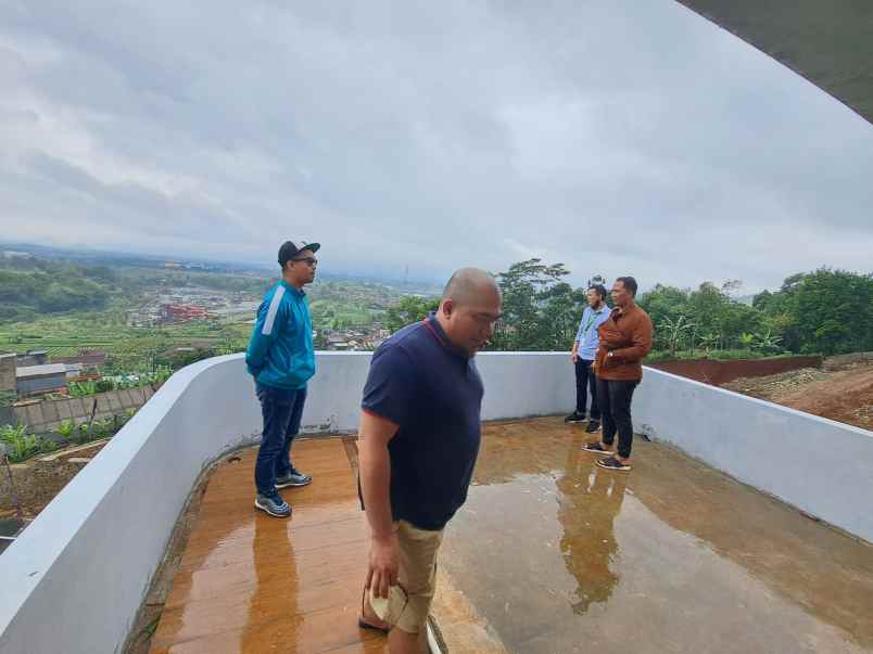 rumah 2 lantai kota baru parahyangan