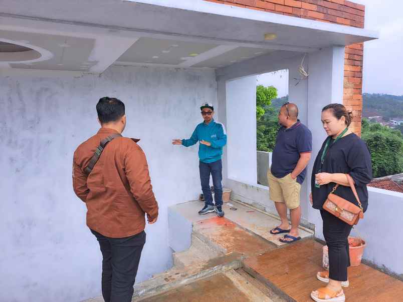 rumah 2 lantai kota baru parahyangan