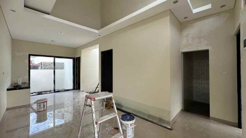 rumah 2 lantai mewah di aranya park kaliurang