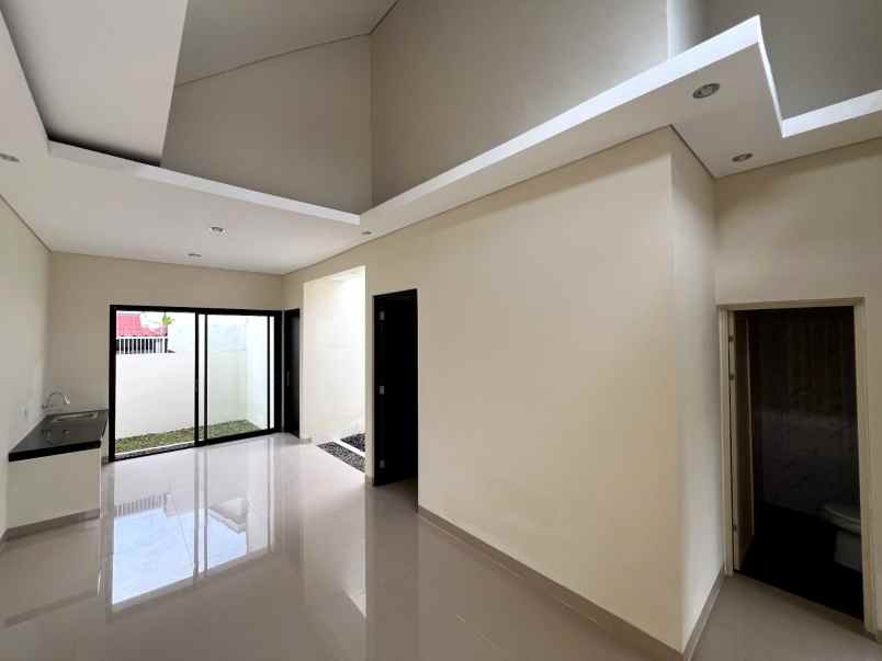 rumah 2 lantai mewah di aranya park kaliurang