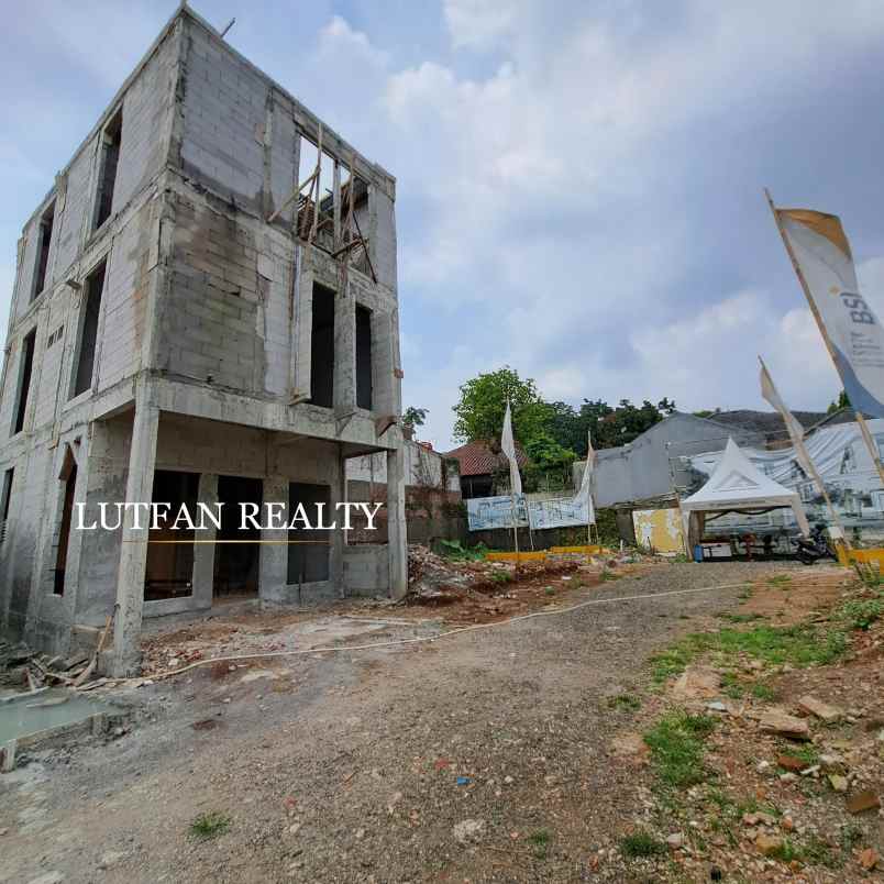 rumah 3 lantai dekat cbd simatupang