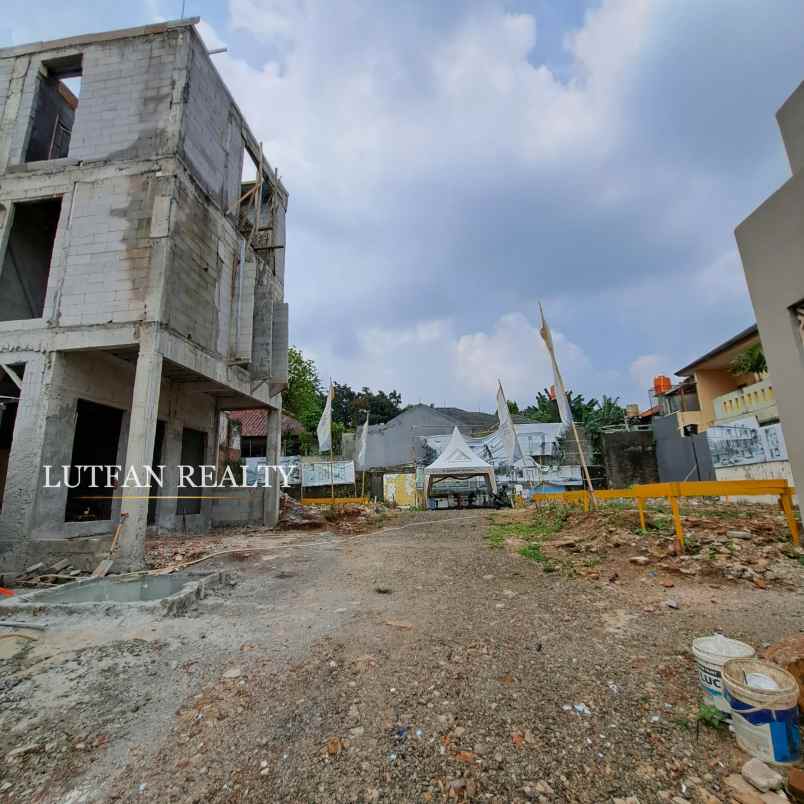 rumah 3 lantai dekat cbd simatupang