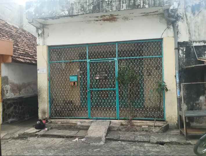 rumah 3 lantai shm cocok untuk usaha kos kos an