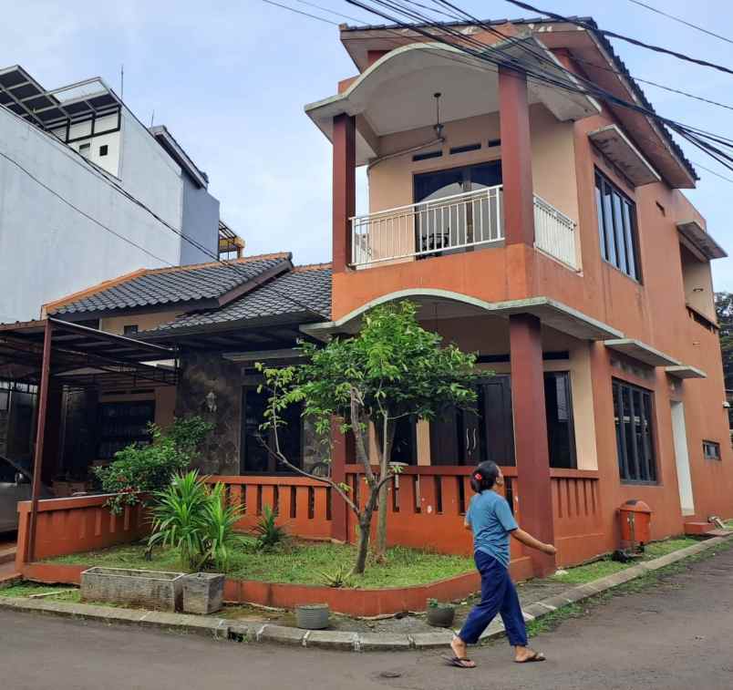 rumah asri di perumahan islami depok