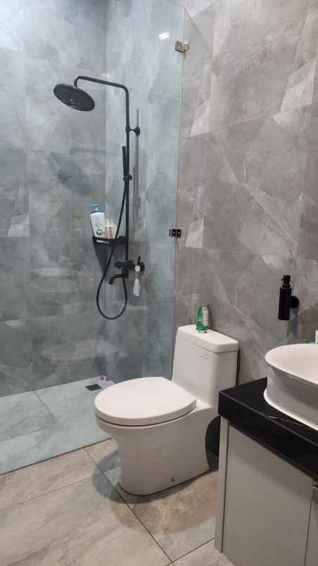 rumah bagus siap huni di kemang pratama bekasi