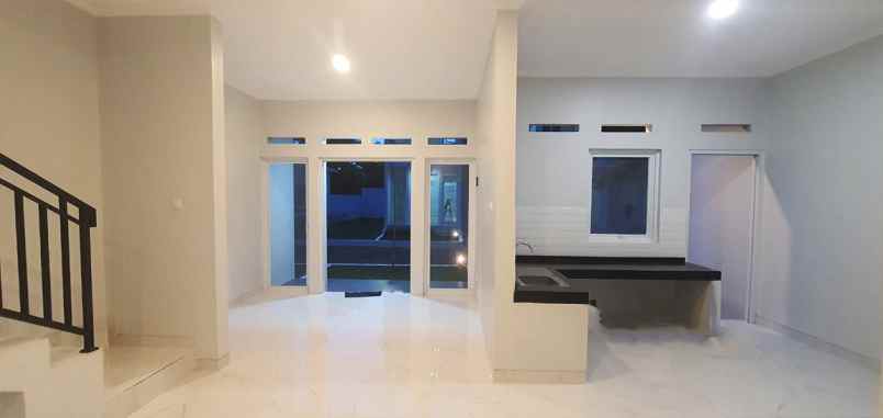 rumah baru 2 lantai di d alikha residence kreo selatan