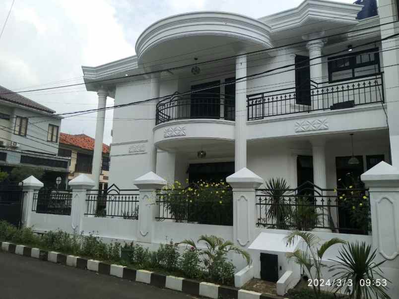 rumah baru classic dalam komplek di cinere