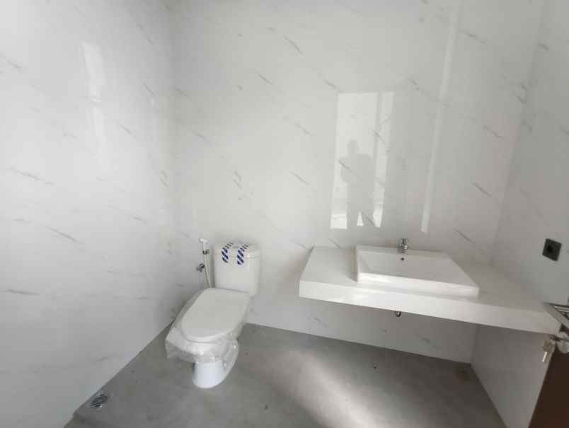 rumah baru gaya kekinian di setra duta bandung