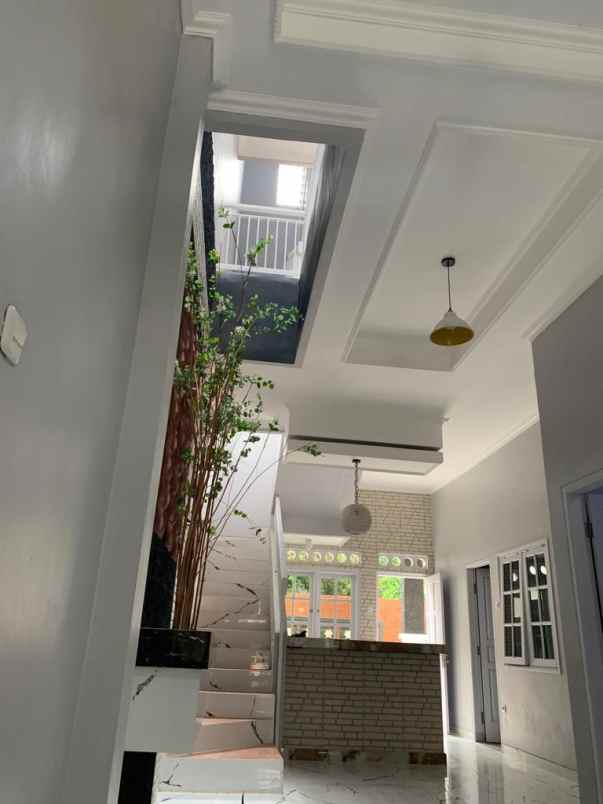 rumah baru modern classic dalam komplek di cinere