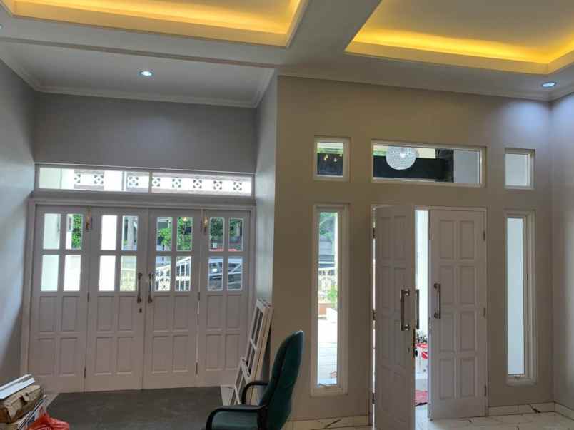 rumah baru modern classic dalam komplek di cinere