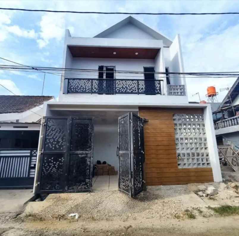 rumah baru modern dalam komplek cinere