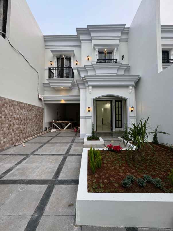 rumah brand new modern klasik kebayoran lama