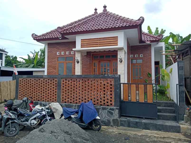 rumah cantik 5 menit dari umy di kasihan bantul