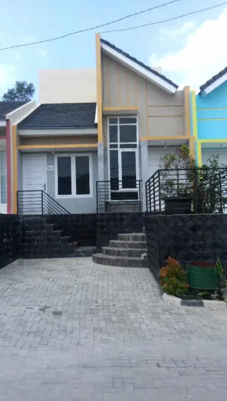 rumah cantik minimalis 2 lantai kokoh