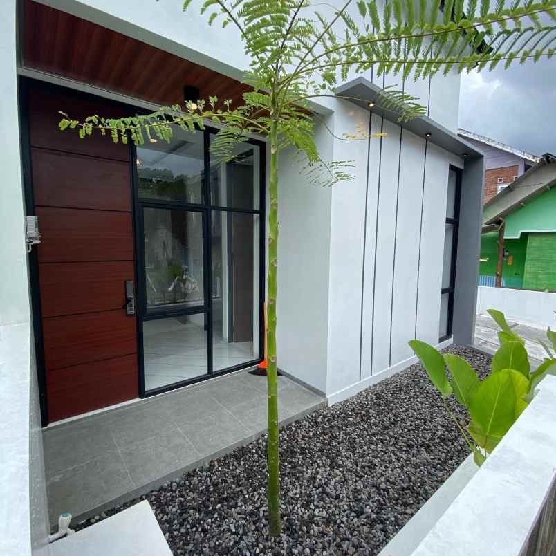 rumah cantik siap huni dekat kampus uii