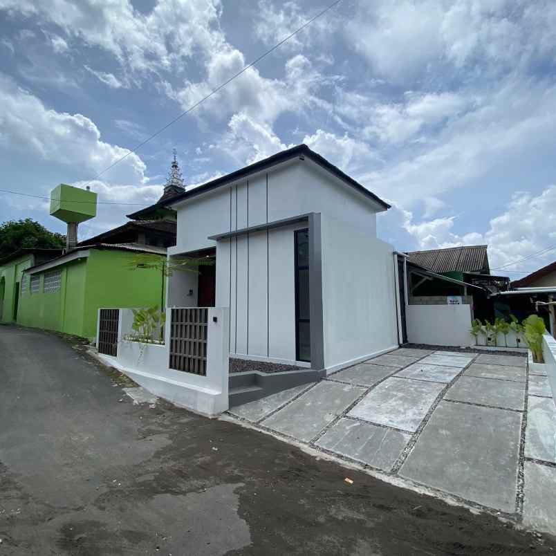 rumah cantik siap huni dekat kampus uii