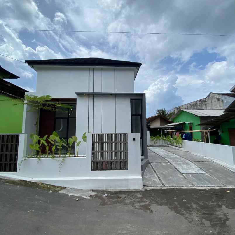 rumah cantik siap huni dekat kampus uii