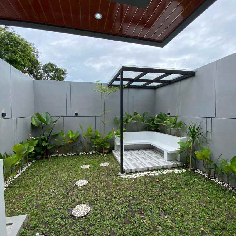 rumah cantik siap huni di jakal