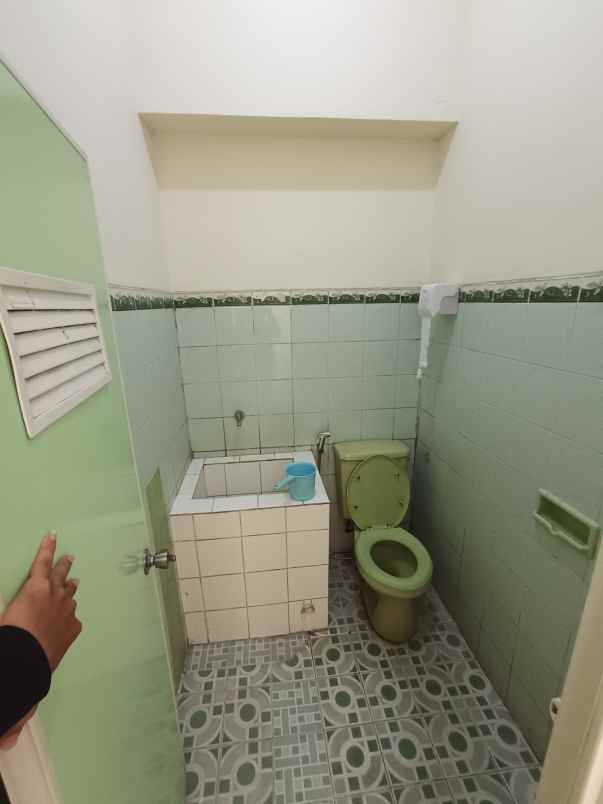 rumah dalam perumahan utara terminal condong catur