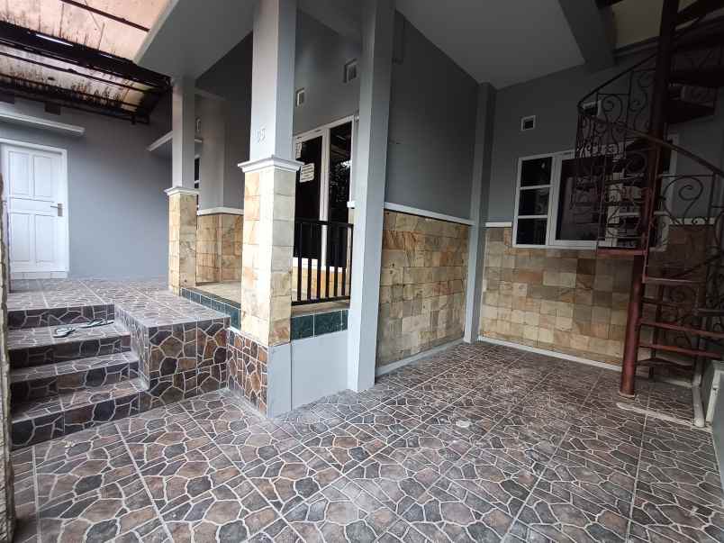 rumah dalam perumahan utara terminal condong catur