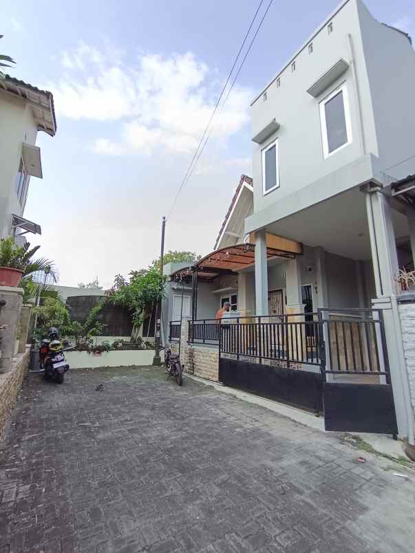 rumah dalam perumahan utara terminal condong catur