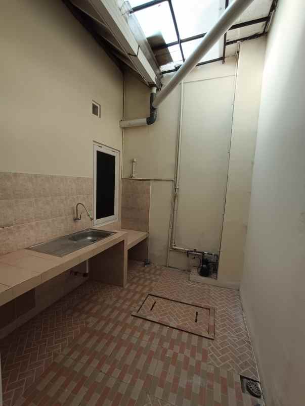 rumah dalam perumahan utara terminal condong catur