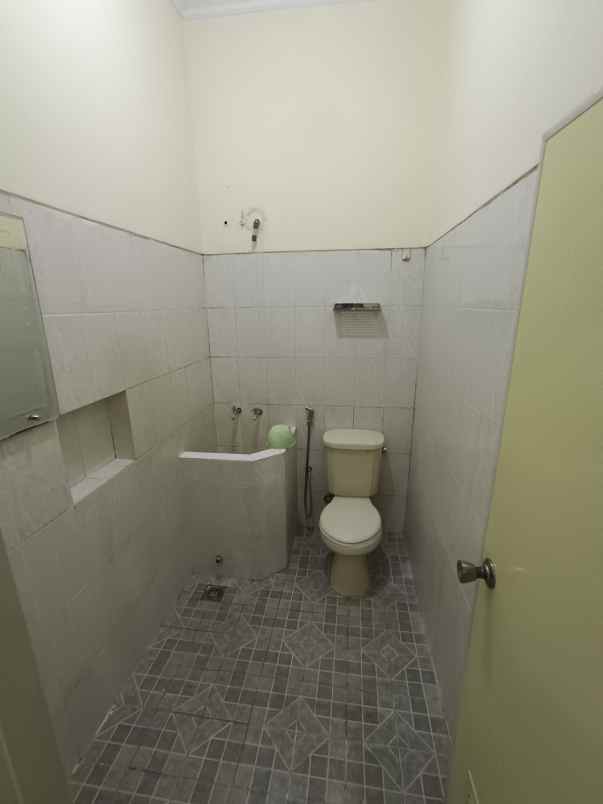 rumah dalam perumahan utara terminal condong catur