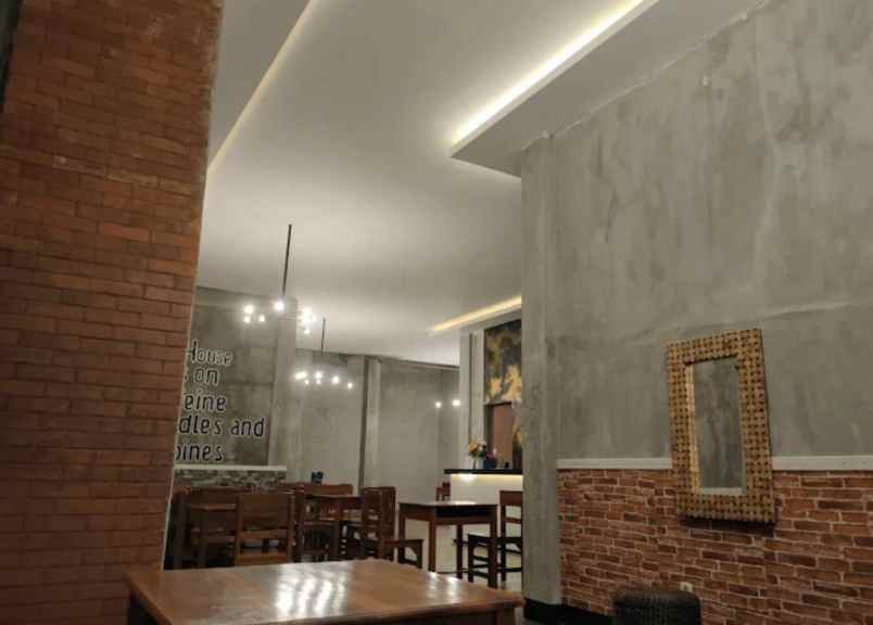 rumah dan cafe tengah kota malang