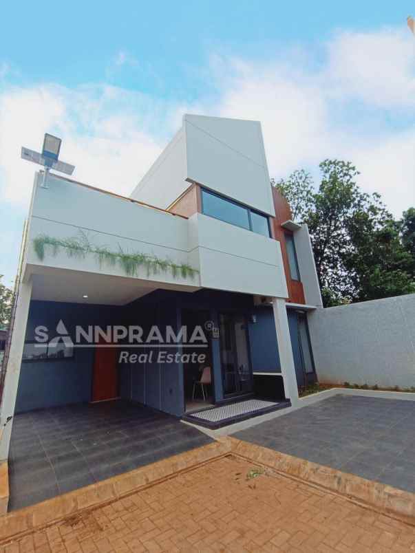 rumah dengan rooftop balcony yang luas di depok