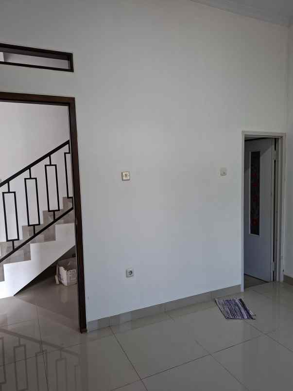 rumah dijual murah di limo cinere 2 lantai