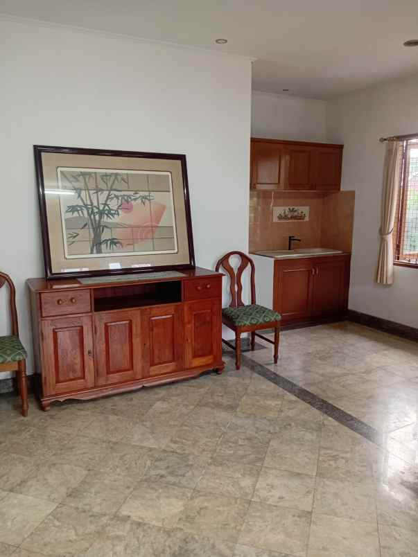 rumah disewakan di cilandak barat