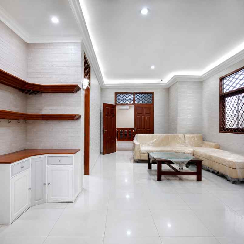 rumah disewakan di kebayoran baru