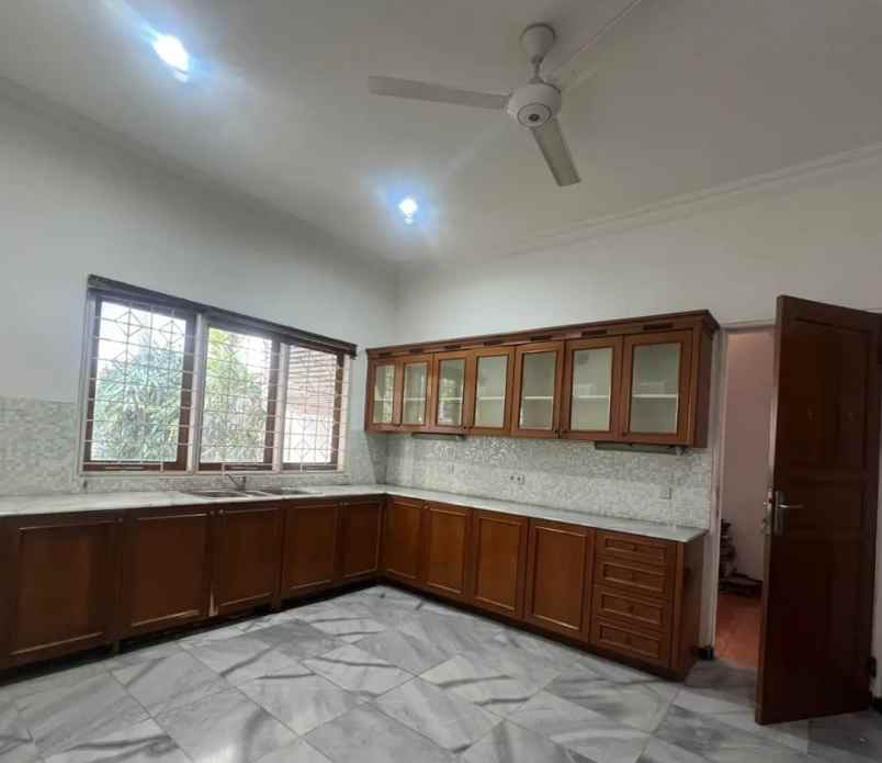 rumah disewakan di kemang