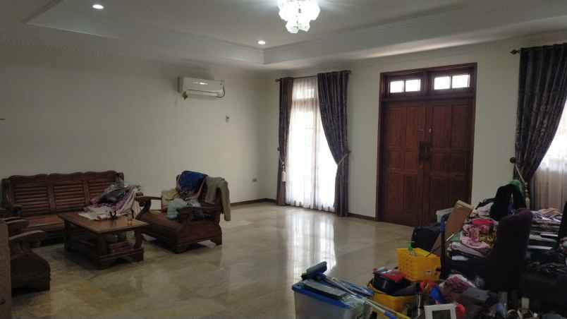 rumah disewakan di pejaten barat