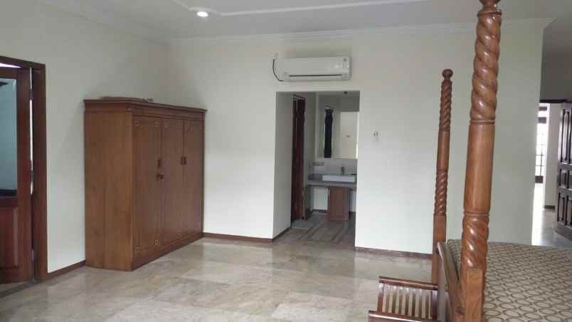 rumah disewakan di pejaten barat