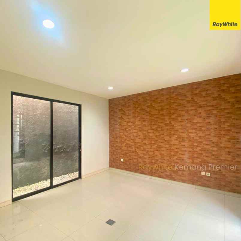 rumah disewakan di tebet barat
